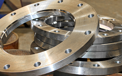 What joints do flanges have? What are the advantages of each?